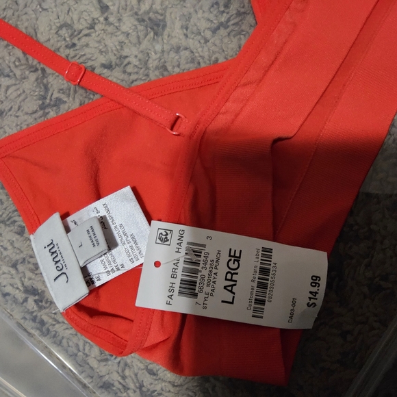 Bras - Picture 7 of 8